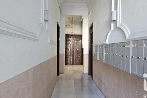 Apartment for sale in Barcelona, Spain 3 bedrooms, 65 sq.m. No. 152519 - photo 3