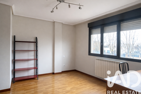 Radhus till salu i Villamediana de Iregua, La Rioja, Spanien 4 sovrum, 366 kvm. Nr. 152521 - foto 11