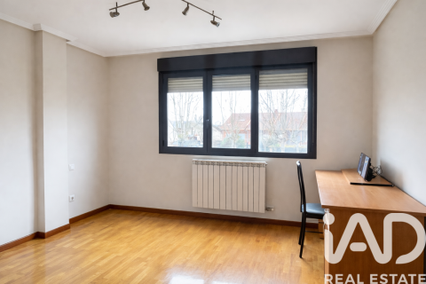 Radhus till salu i Villamediana de Iregua, La Rioja, Spanien 4 sovrum, 366 kvm. Nr. 152521 - foto 12