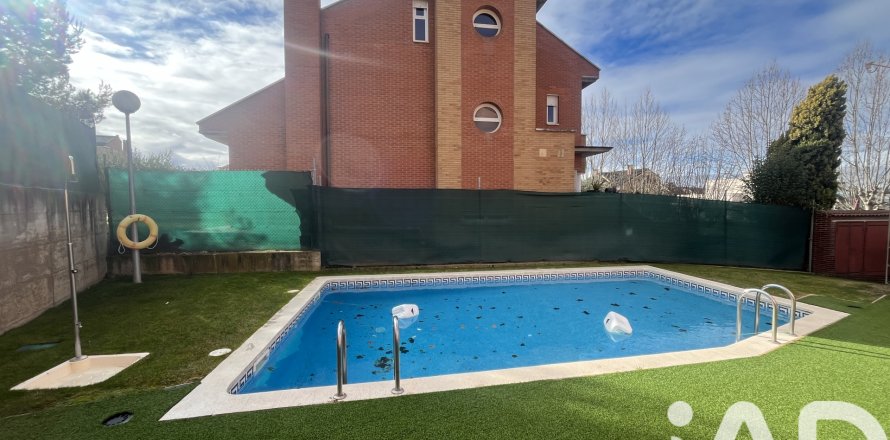 Radhus i Villamediana de Iregua, La Rioja, Spanien 4 sovrum, 366 kvm. Nr. 152521