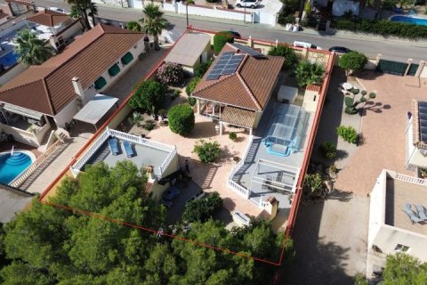 Huvila myytävänä Pinar De Campoverde, Alicante, Espanja, 4 makuuhuonetta, 161 m2 No. 190020 - kuva 3