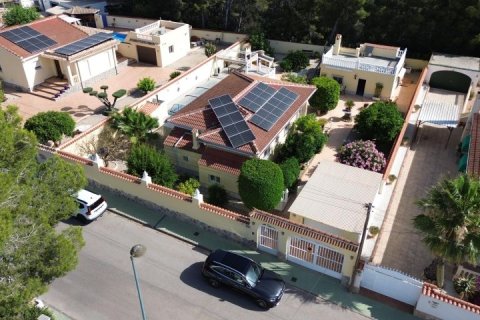 Huvila myytävänä Pinar De Campoverde, Alicante, Espanja, 4 makuuhuonetta, 161 m2 No. 190020 - kuva 8