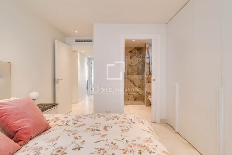 Huoneisto myytävänä Barcelona, Espanja, 4 makuuhuonetta, 137 m2 No. 166781 - kuva 19