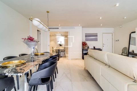 Huoneisto myytävänä Barcelona, Espanja, 4 makuuhuonetta, 137 m2 No. 166781 - kuva 11