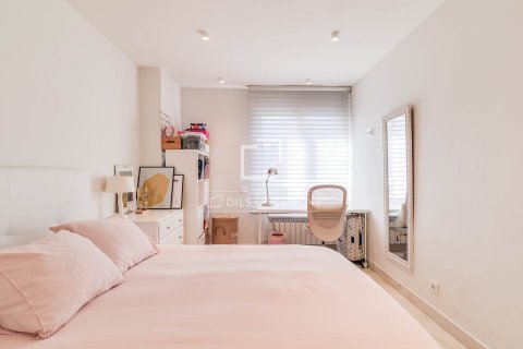 Huoneisto myytävänä Barcelona, Espanja, 4 makuuhuonetta, 137 m2 No. 166781 - kuva 23