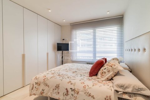 Huoneisto myytävänä Barcelona, Espanja, 4 makuuhuonetta, 137 m2 No. 166781 - kuva 17