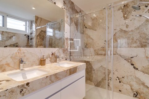 Huoneisto myytävänä Barcelona, Espanja, 4 makuuhuonetta, 137 m2 No. 166781 - kuva 21