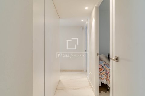 Huoneisto myytävänä Barcelona, Espanja, 4 makuuhuonetta, 137 m2 No. 166781 - kuva 15