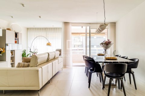 Huoneisto myytävänä Barcelona, Espanja, 4 makuuhuonetta, 137 m2 No. 166781 - kuva 2