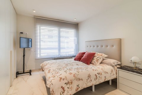 Huoneisto myytävänä Barcelona, Espanja, 4 makuuhuonetta, 137 m2 No. 166781 - kuva 18