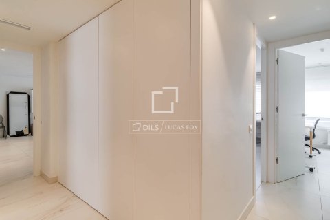 Huoneisto myytävänä Barcelona, Espanja, 4 makuuhuonetta, 137 m2 No. 166781 - kuva 16
