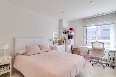 Huoneisto myytävänä Barcelona, Espanja, 4 makuuhuonetta, 137 m2 No. 166781 - kuva 25