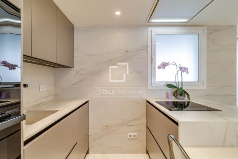 Huoneisto myytävänä Barcelona, Espanja, 4 makuuhuonetta, 137 m2 No. 166781 - kuva 14