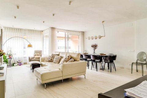 Huoneisto myytävänä Barcelona, Espanja, 4 makuuhuonetta, 137 m2 No. 166781 - kuva 4