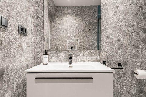 Huoneisto myytävänä Barcelona, Espanja, 3 makuuhuonetta, 96 m2 No. 166779 - kuva 25