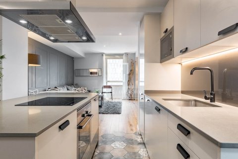 Huoneisto myytävänä Barcelona, Espanja, 3 makuuhuonetta, 96 m2 No. 166779 - kuva 21