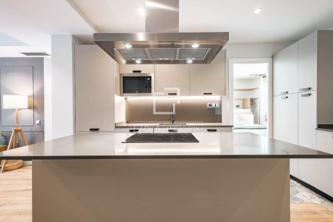 Huoneisto myytävänä Barcelona, Espanja, 3 makuuhuonetta, 96 m2 No. 166779 - kuva 20