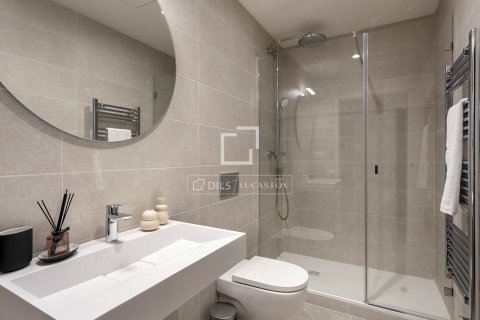 Huoneisto myytävänä Barcelona, Espanja, 1 makuuhuone, 55 m2 No. 166783 - kuva 23