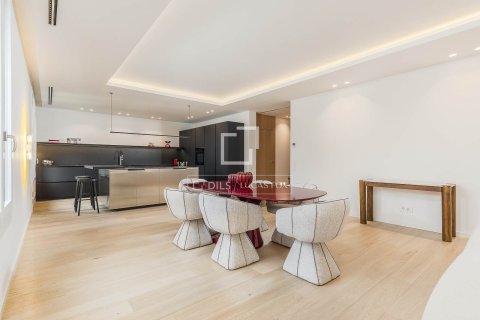 Huoneisto myytävänä Barcelona, Espanja, 4 makuuhuonetta, 230 m2 No. 166785 - kuva 8