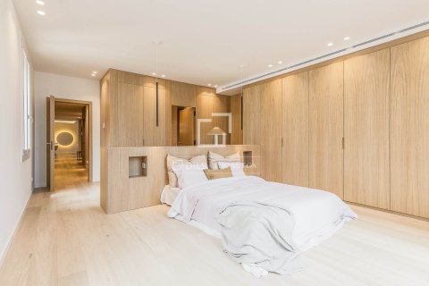 Huoneisto myytävänä Barcelona, Espanja, 4 makuuhuonetta, 230 m2 No. 166785 - kuva 27