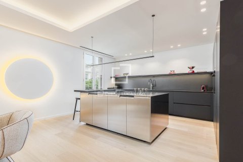 Huoneisto myytävänä Barcelona, Espanja, 4 makuuhuonetta, 230 m2 No. 166785 - kuva 9