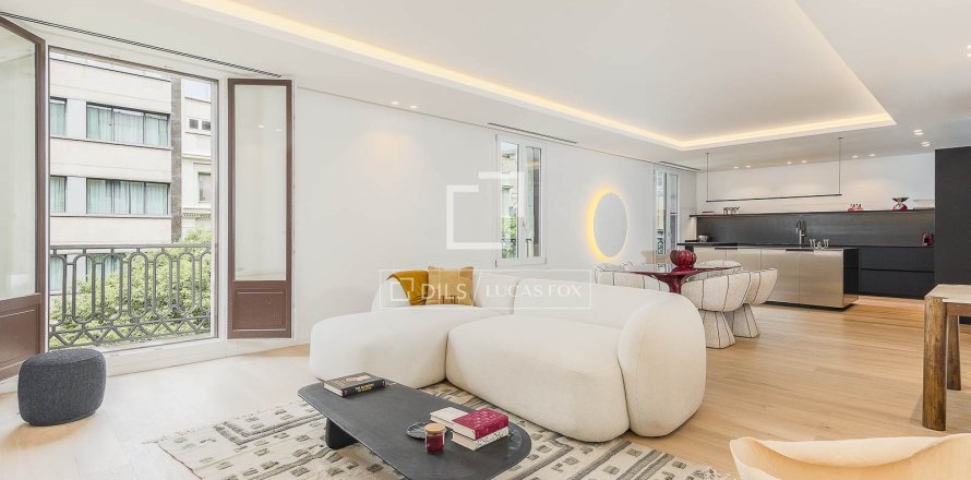 Huoneisto Barcelona, Espanja 4 makuuhuonetta, 230 m2 No. 166785