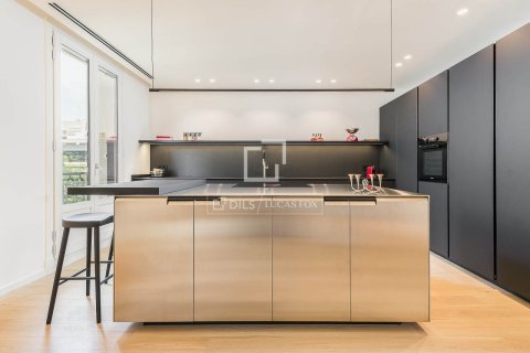Huoneisto myytävänä Barcelona, Espanja, 4 makuuhuonetta, 230 m2 No. 166785 - kuva 11