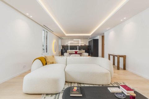 Huoneisto myytävänä Barcelona, Espanja, 4 makuuhuonetta, 230 m2 No. 166785 - kuva 2