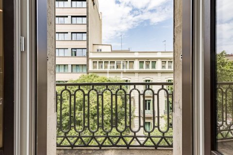 Huoneisto myytävänä Barcelona, Espanja, 4 makuuhuonetta, 230 m2 No. 166785 - kuva 16