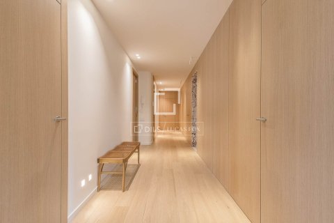 Huoneisto myytävänä Barcelona, Espanja, 4 makuuhuonetta, 230 m2 No. 166785 - kuva 20