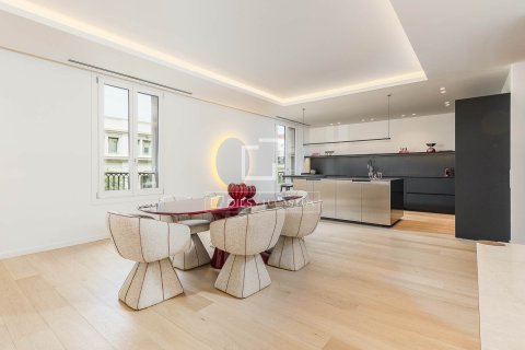 Huoneisto myytävänä Barcelona, Espanja, 4 makuuhuonetta, 230 m2 No. 166785 - kuva 7