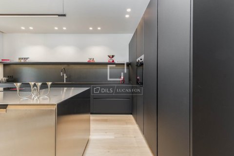 Huoneisto myytävänä Barcelona, Espanja, 4 makuuhuonetta, 230 m2 No. 166785 - kuva 14