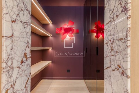 Huoneisto myytävänä Barcelona, Espanja, 4 makuuhuonetta, 230 m2 No. 166785 - kuva 22