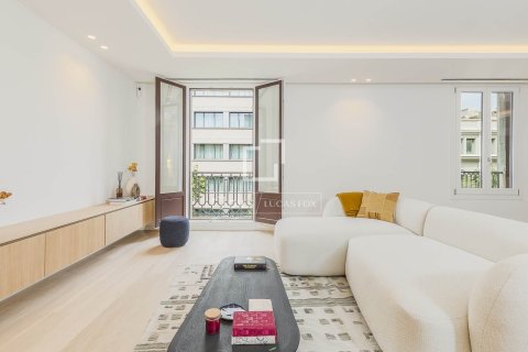 Huoneisto myytävänä Barcelona, Espanja, 4 makuuhuonetta, 230 m2 No. 166785 - kuva 4