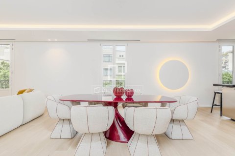 Huoneisto myytävänä Barcelona, Espanja, 4 makuuhuonetta, 230 m2 No. 166785 - kuva 5