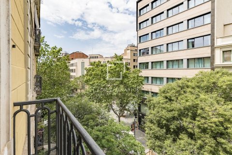 Huoneisto myytävänä Barcelona, Espanja, 4 makuuhuonetta, 230 m2 No. 166785 - kuva 17