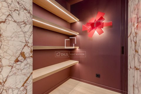 Huoneisto myytävänä Barcelona, Espanja, 4 makuuhuonetta, 230 m2 No. 166785 - kuva 23