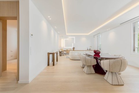 Huoneisto myytävänä Barcelona, Espanja, 4 makuuhuonetta, 230 m2 No. 166785 - kuva 6