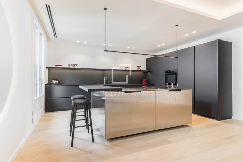 Huoneisto myytävänä Barcelona, Espanja, 4 makuuhuonetta, 230 m2 No. 166785 - kuva 10