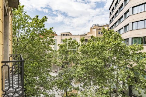 Huoneisto myytävänä Barcelona, Espanja, 4 makuuhuonetta, 230 m2 No. 166785 - kuva 19