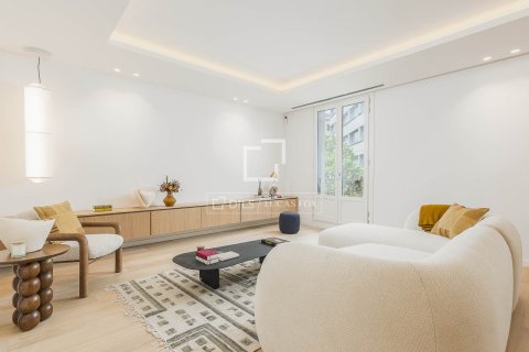 Huoneisto myytävänä Barcelona, Espanja, 4 makuuhuonetta, 230 m2 No. 166785 - kuva 3