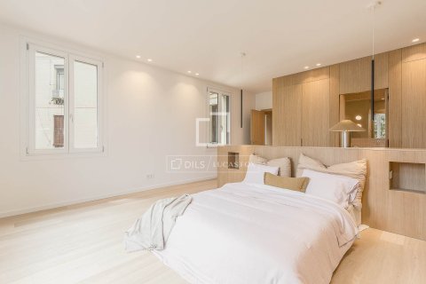 Huoneisto myytävänä Barcelona, Espanja, 4 makuuhuonetta, 230 m2 No. 166785 - kuva 25
