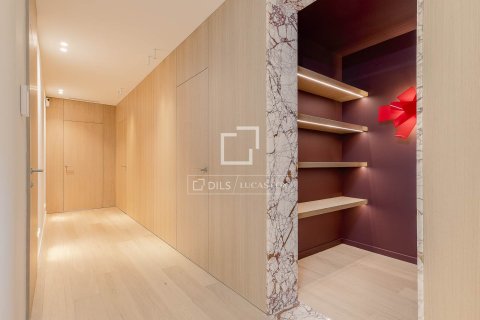 Huoneisto myytävänä Barcelona, Espanja, 4 makuuhuonetta, 230 m2 No. 166785 - kuva 21