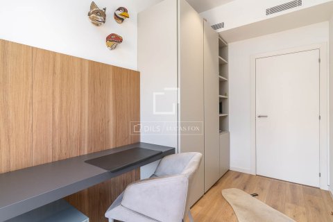 Huoneisto myytävänä Barcelona, Espanja, 3 makuuhuonetta, 106 m2 No. 166784 - kuva 21