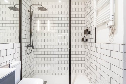 Huoneisto myytävänä Barcelona, Espanja, 3 makuuhuonetta, 106 m2 No. 166784 - kuva 29