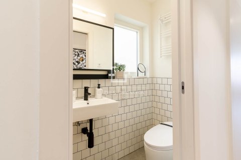 Huoneisto myytävänä Barcelona, Espanja, 3 makuuhuonetta, 106 m2 No. 166784 - kuva 25