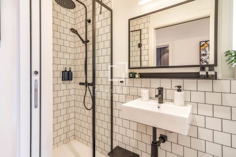 Huoneisto myytävänä Barcelona, Espanja, 3 makuuhuonetta, 106 m2 No. 166784 - kuva 24