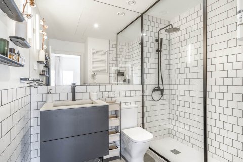 Huoneisto myytävänä Barcelona, Espanja, 3 makuuhuonetta, 106 m2 No. 166784 - kuva 30
