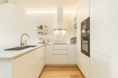 Huoneisto myytävänä Barcelona, Espanja, 3 makuuhuonetta, 106 m2 No. 166784 - kuva 8