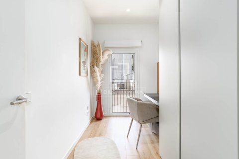 Huoneisto myytävänä Barcelona, Espanja, 3 makuuhuonetta, 106 m2 No. 166784 - kuva 28